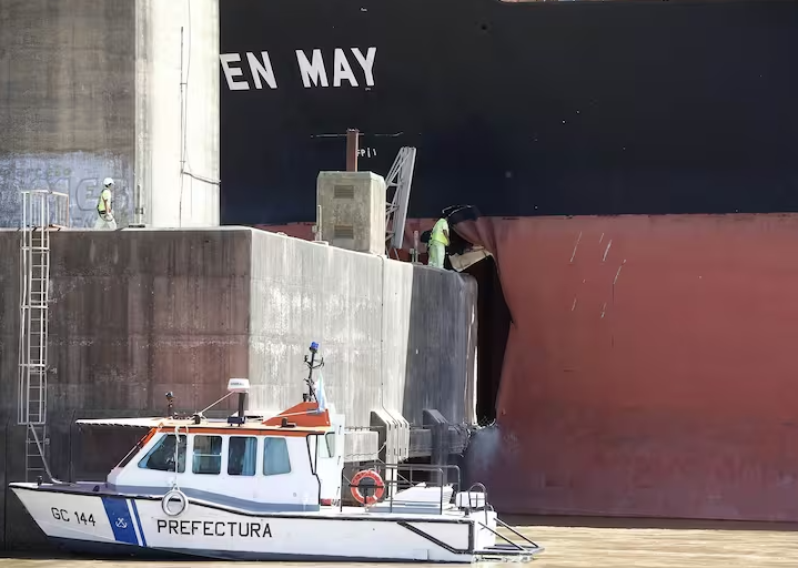 La Justicia ordenó que se retire hoy el buque que chocó con el puente Zárate-Brazo Largo y habrá un corte de tránsito por cuatro horas